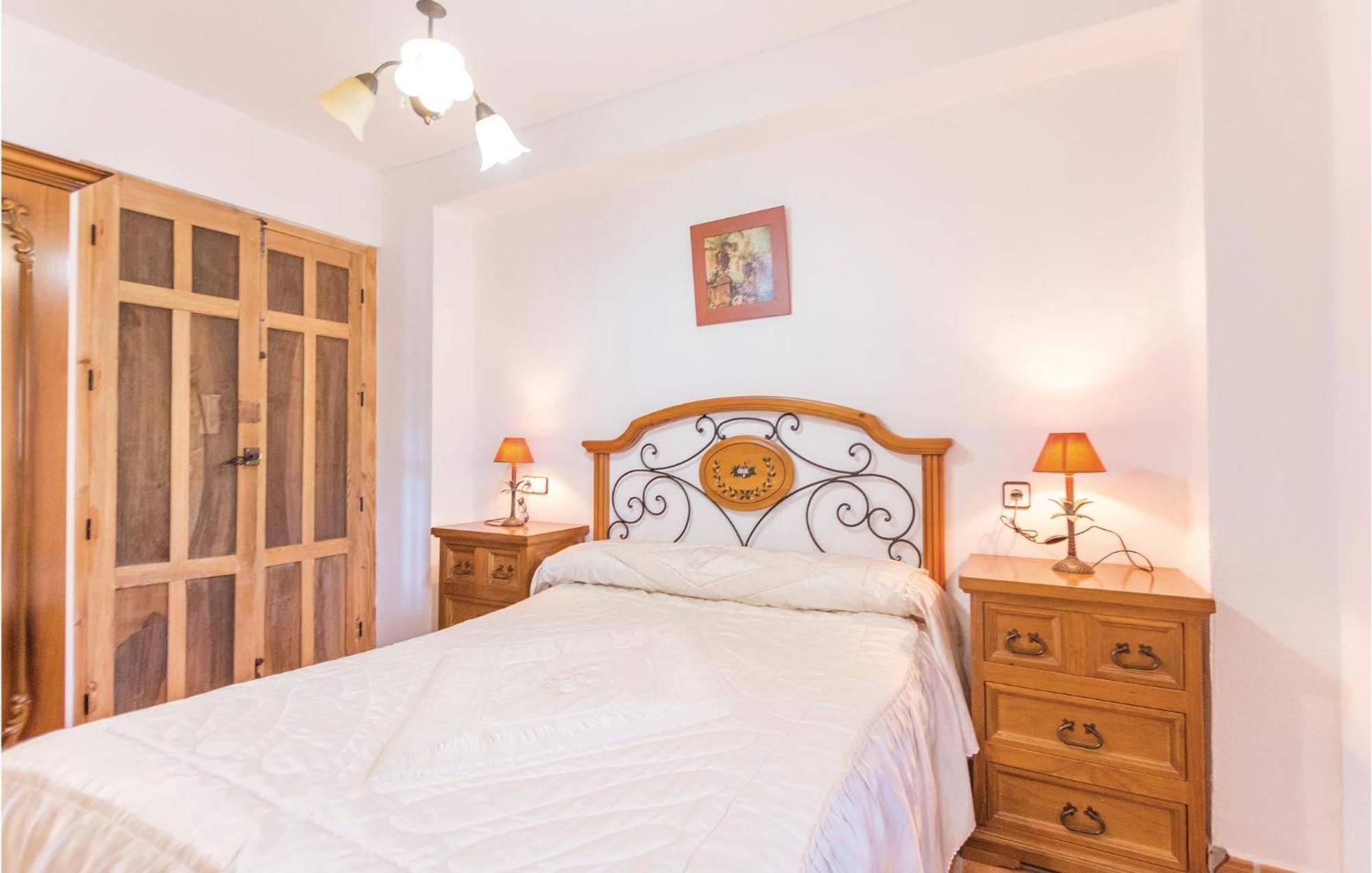 8 Bedroom Lovely Home In Iznajar Bagian luar foto