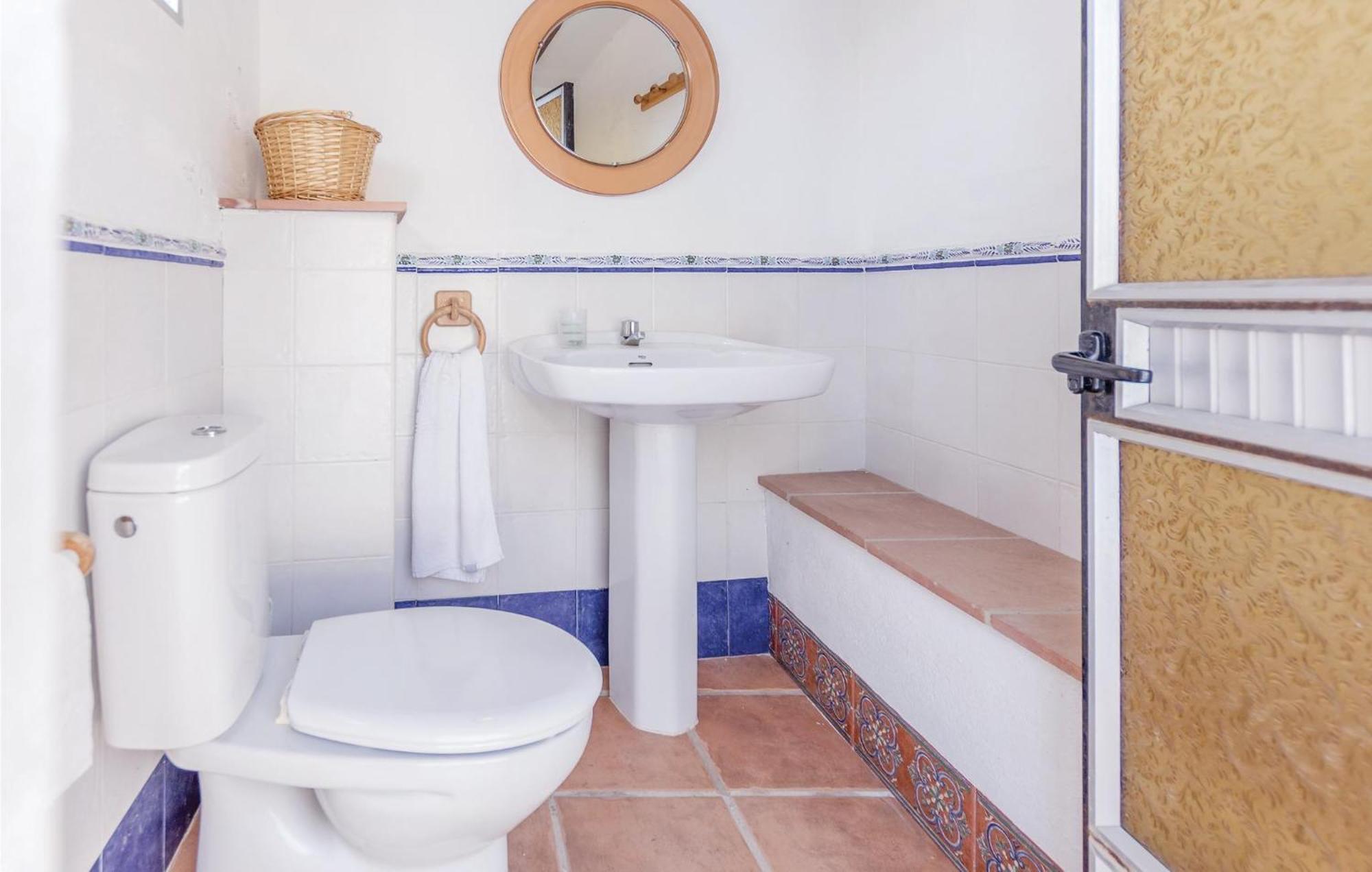 8 Bedroom Lovely Home In Iznajar Bagian luar foto