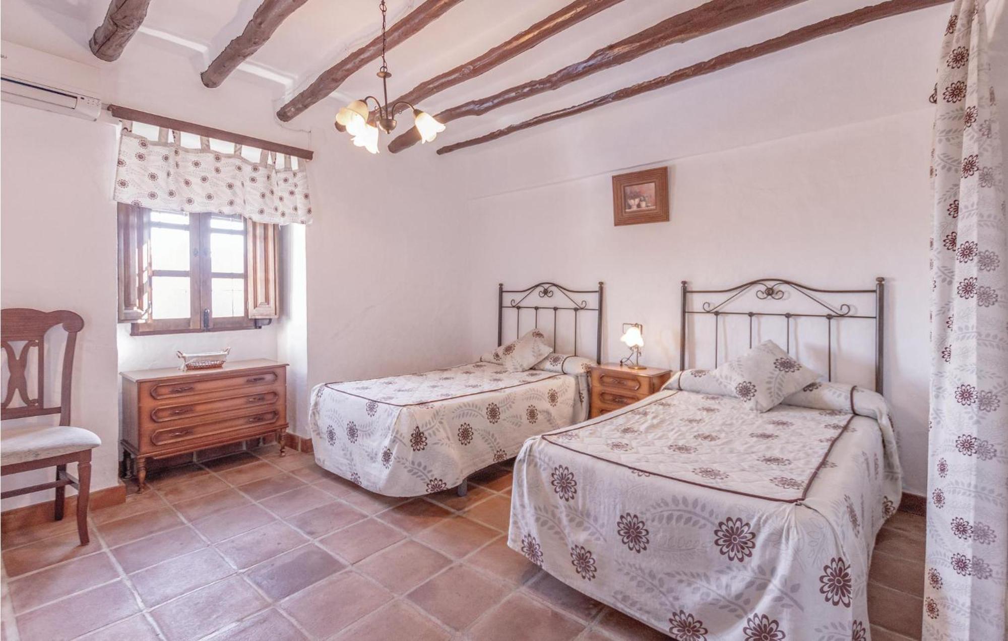 8 Bedroom Lovely Home In Iznajar Bagian luar foto