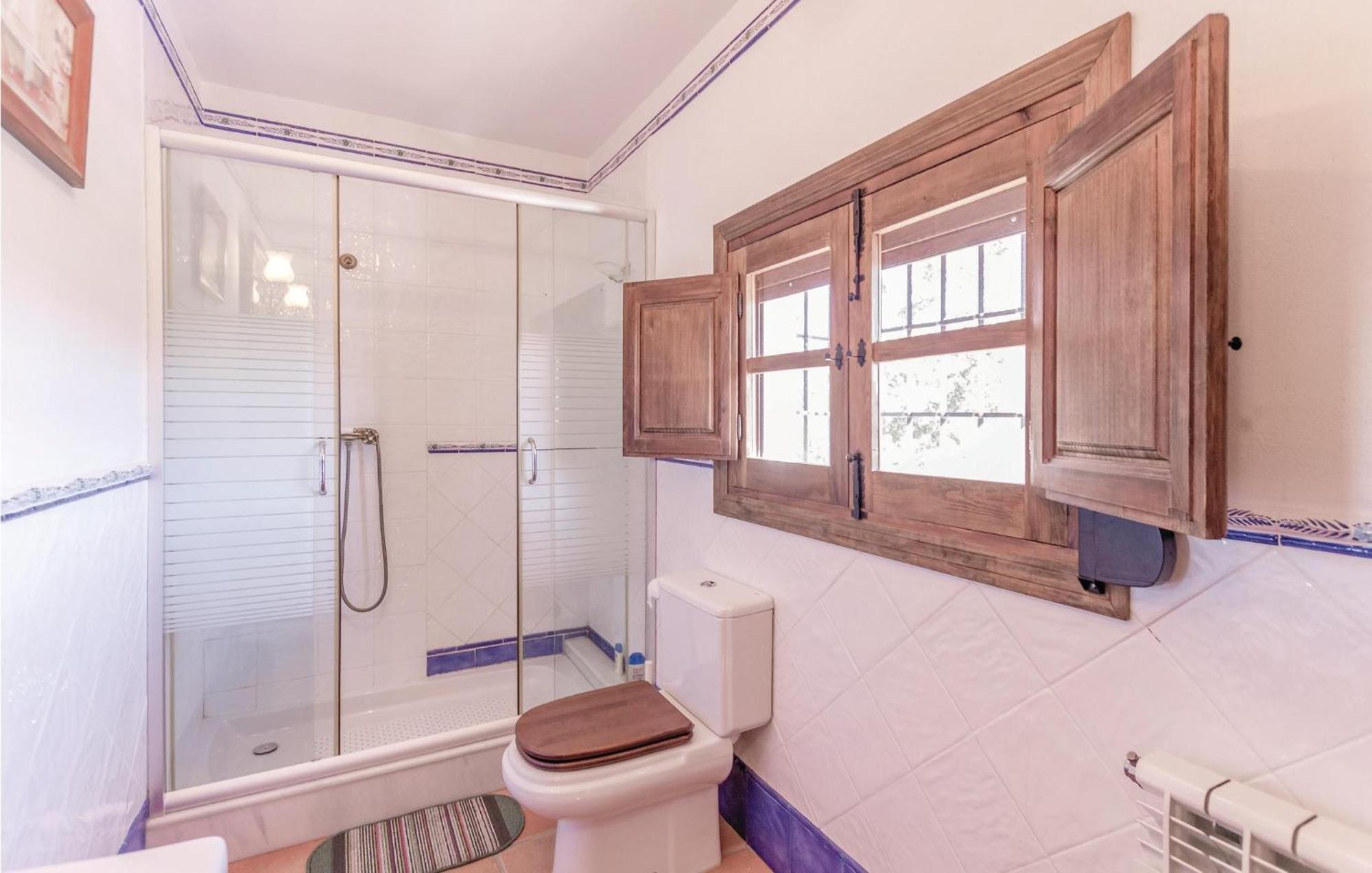8 Bedroom Lovely Home In Iznajar Bagian luar foto