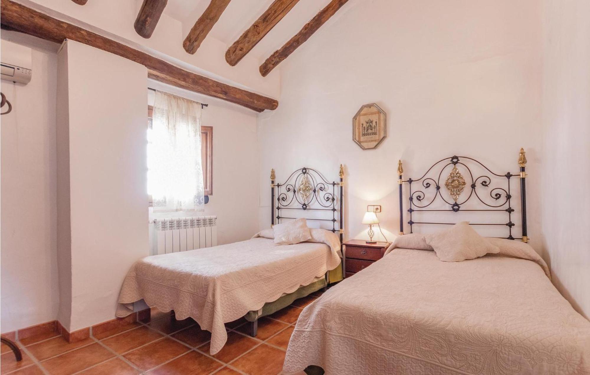 8 Bedroom Lovely Home In Iznajar Bagian luar foto