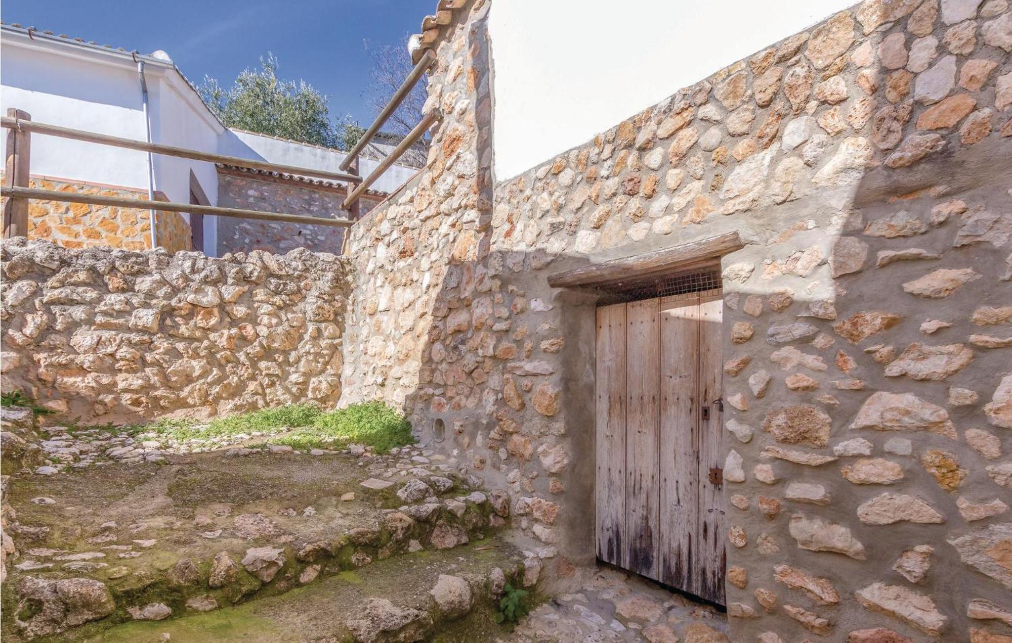 8 Bedroom Lovely Home In Iznajar Bagian luar foto