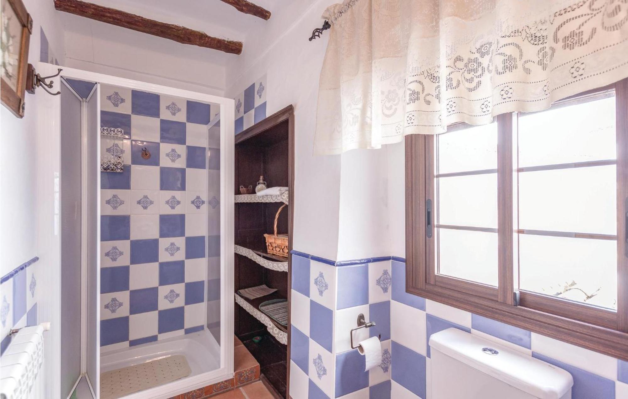 8 Bedroom Lovely Home In Iznajar Bagian luar foto