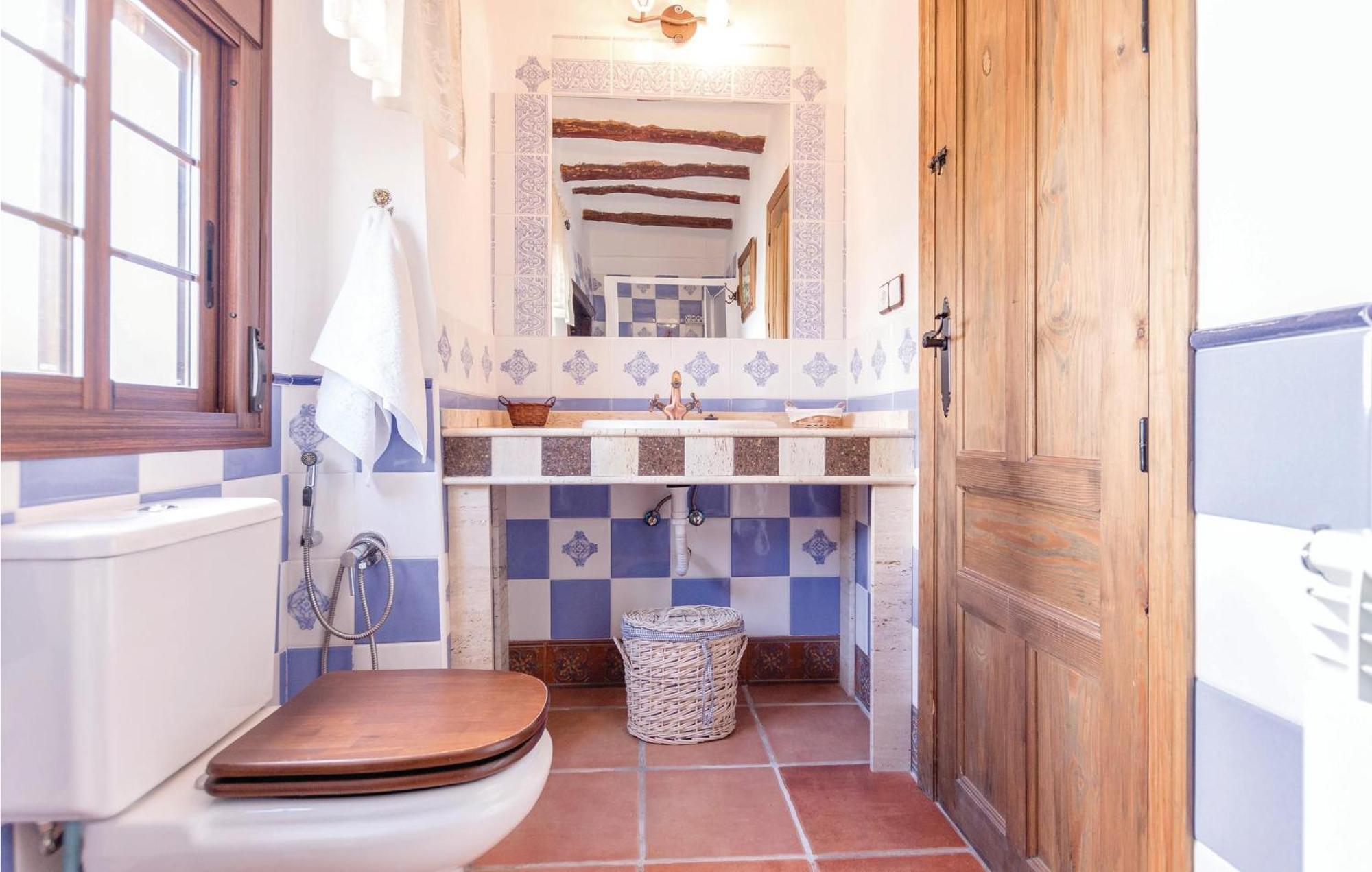 8 Bedroom Lovely Home In Iznajar Bagian luar foto